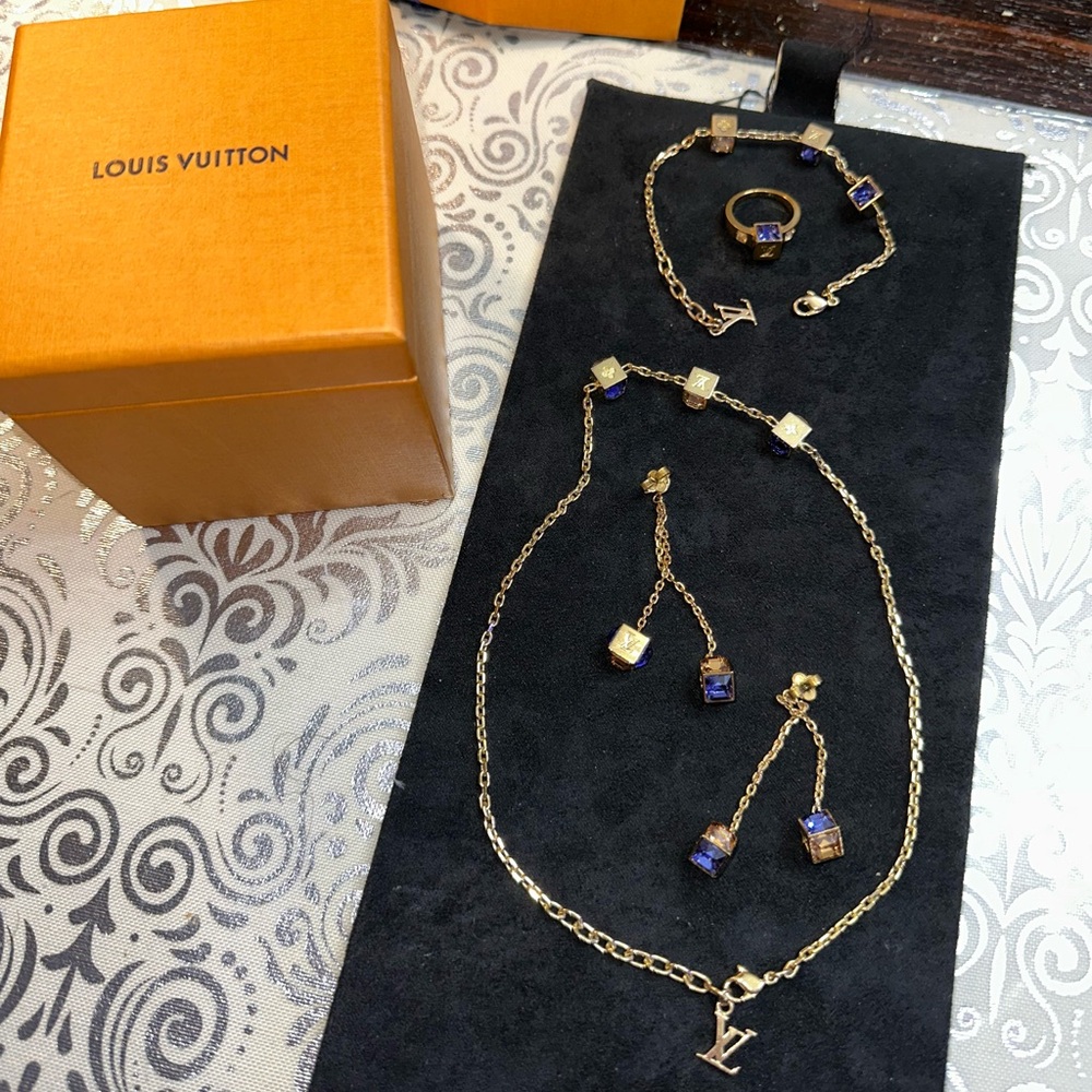 Louis Vuitton BO Pend. Gamble Azur Pendant, bracelet and ring. 5 piece set.
